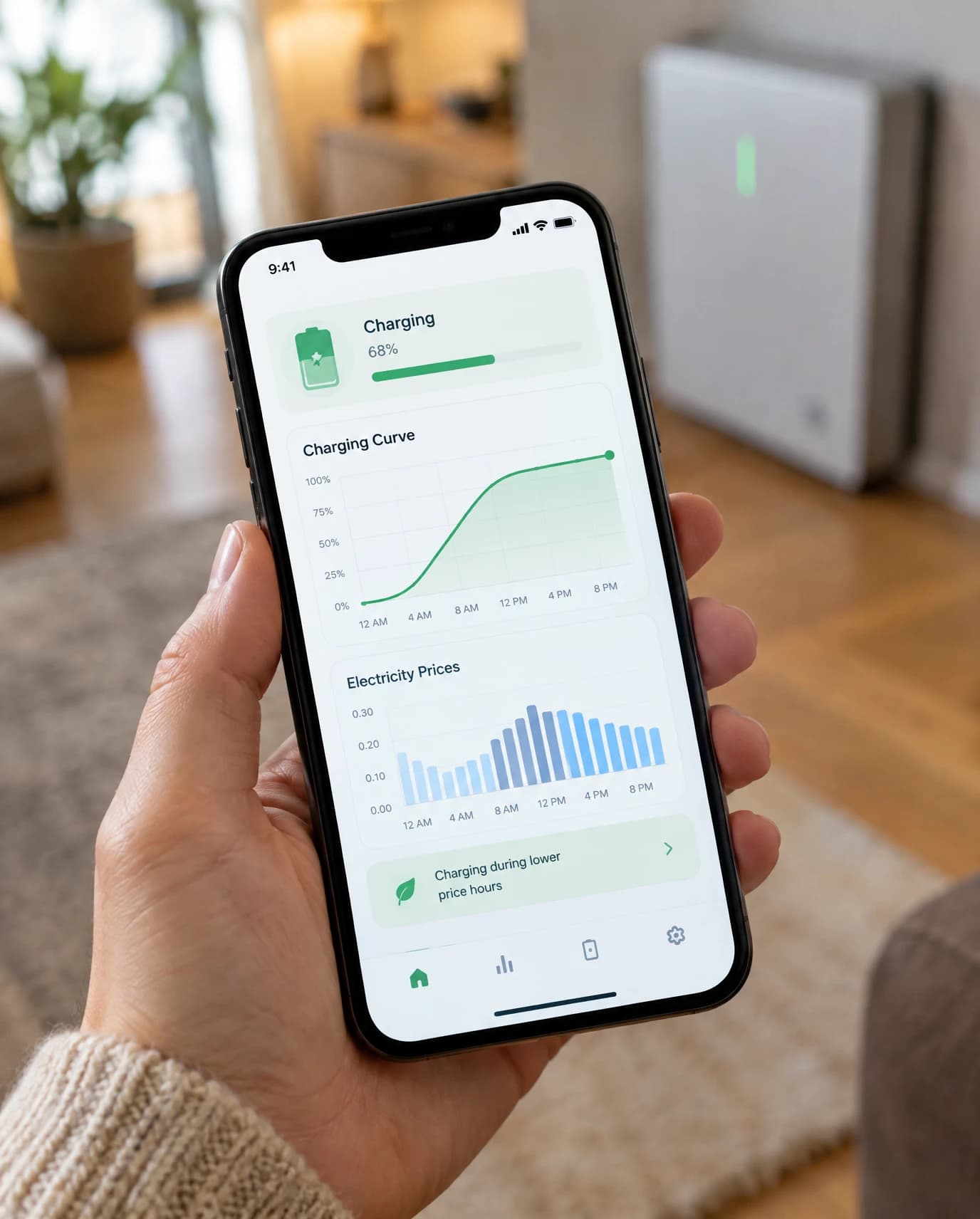 Energie-app op een telefoon die de thuisbatterij laadt tijdens goedkope uren
